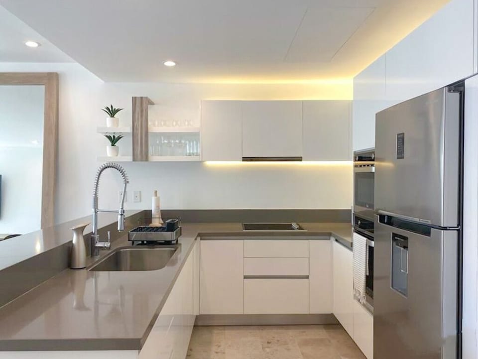 Fully Equipped Kitchen with Top of the Line appliances etc.. Blender, Nespresso,