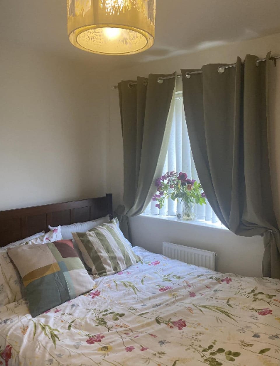 2 Bed House - Sleeps 4 - Parking - Wifi House in Leeds