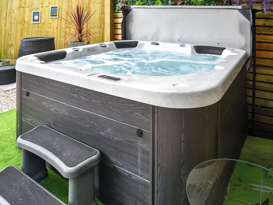 Hot tub | The Retreat, Ringwood, near Wimborne