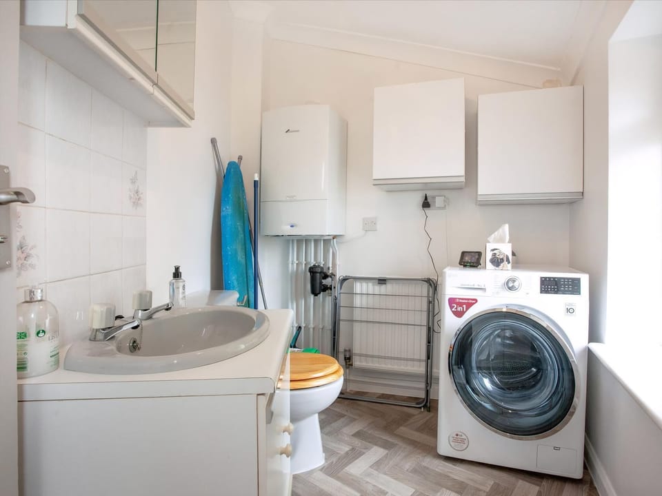Utility room | Leighwood Cottage, Paignton