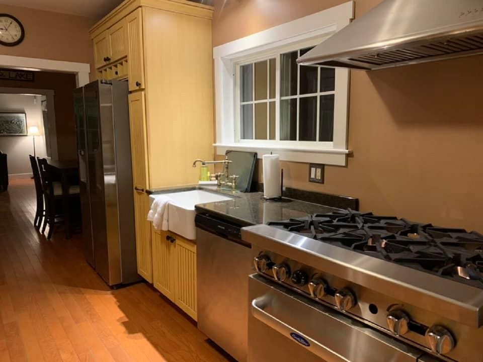 Chef 's kitchen