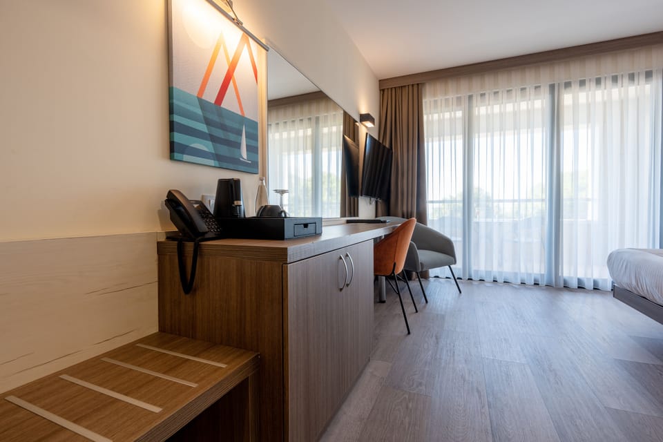 Superior Double Room with Balcony and Sea View (2+0) | Minibar, in-room safe, desk, laptop workspace