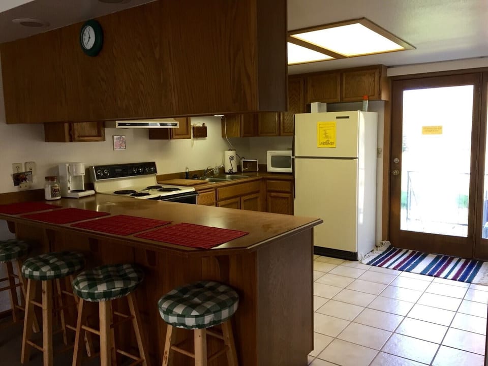 Kitchen with bar