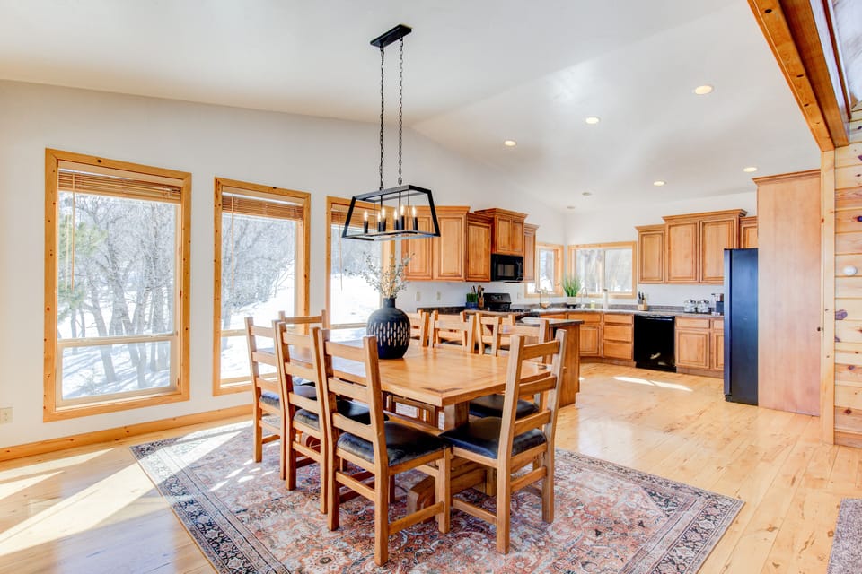 Large Open Dining Area - Seats 8 Comfortably with 3 Additional Seats at Counter