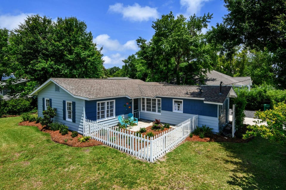 Perfect for morning coffee...sunny afternoon iced tea....or an evening drink!