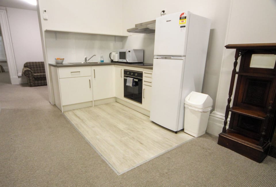 Fully Equipped Kitchens in Every Unit
Self-contained kitchens with cooktop, oven, fridge, microwave, and cooking essentials.