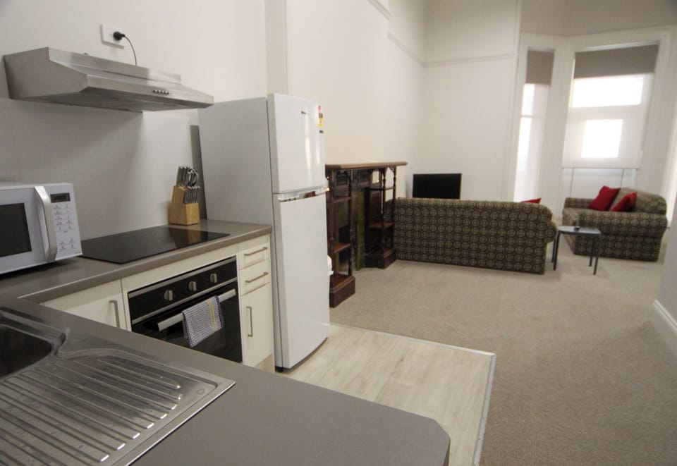 Fully Equipped Kitchens in Every Unit
Self-contained kitchens with cooktop, oven, fridge, microwave, and cooking essentials.