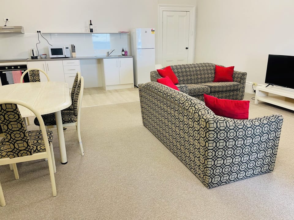 Features open-plan living and dining, a well-equipped kitchen, smart TV, split-system air conditioning, and a sleek, modern bathroom—designed for comfort and convenience.