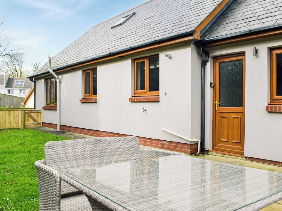Exterior | Ty&rsquo;n-y-Canol, Johnston, near Haverfordwest