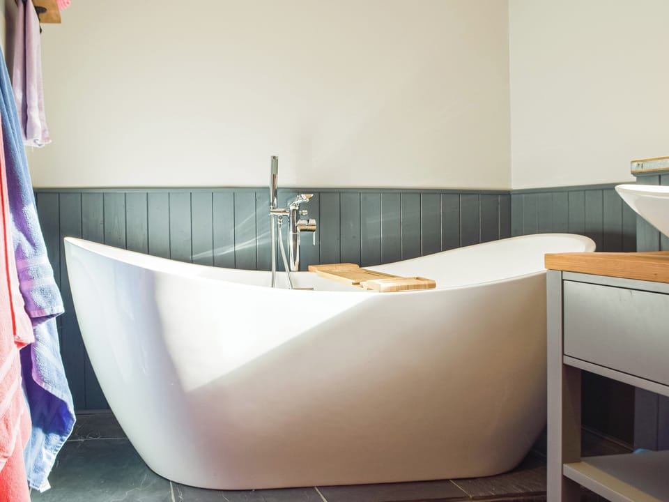 Bathroom | Ty&rsquo;n-y-Canol, Johnston, near Haverfordwest