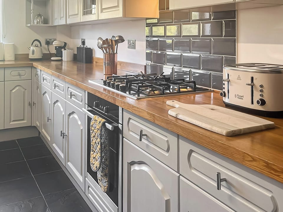 Kitchen | Ty&rsquo;n-y-Canol, Johnston, near Haverfordwest