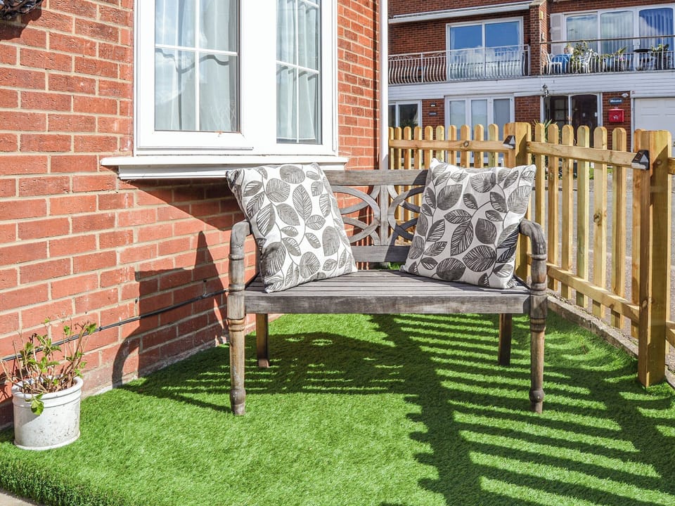 Sitting-out-area | Staithe View, Horning