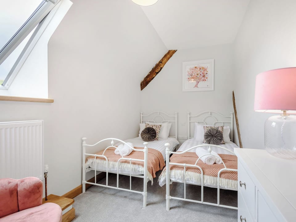 Twin bedroom | Penshenkin Barn, New Radnor, near Presteigne