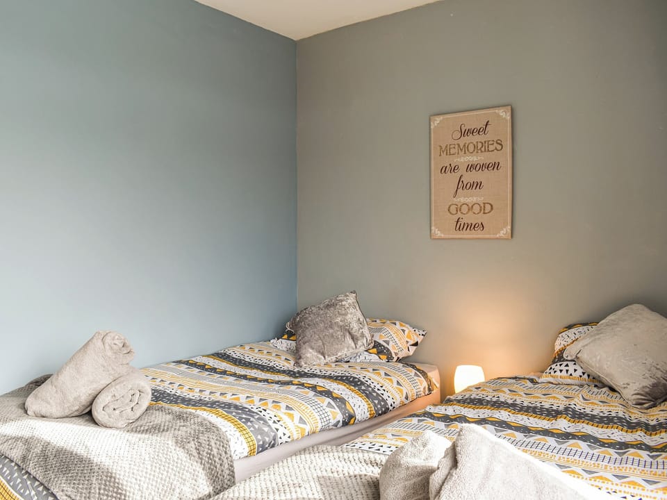 Twin bedroom | Matty&rsquo;s Place, Walwen, Lixwm
