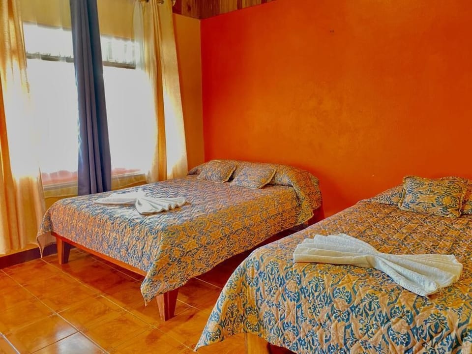 Basic Triple Room | Desk, laptop workspace, free WiFi, bed sheets