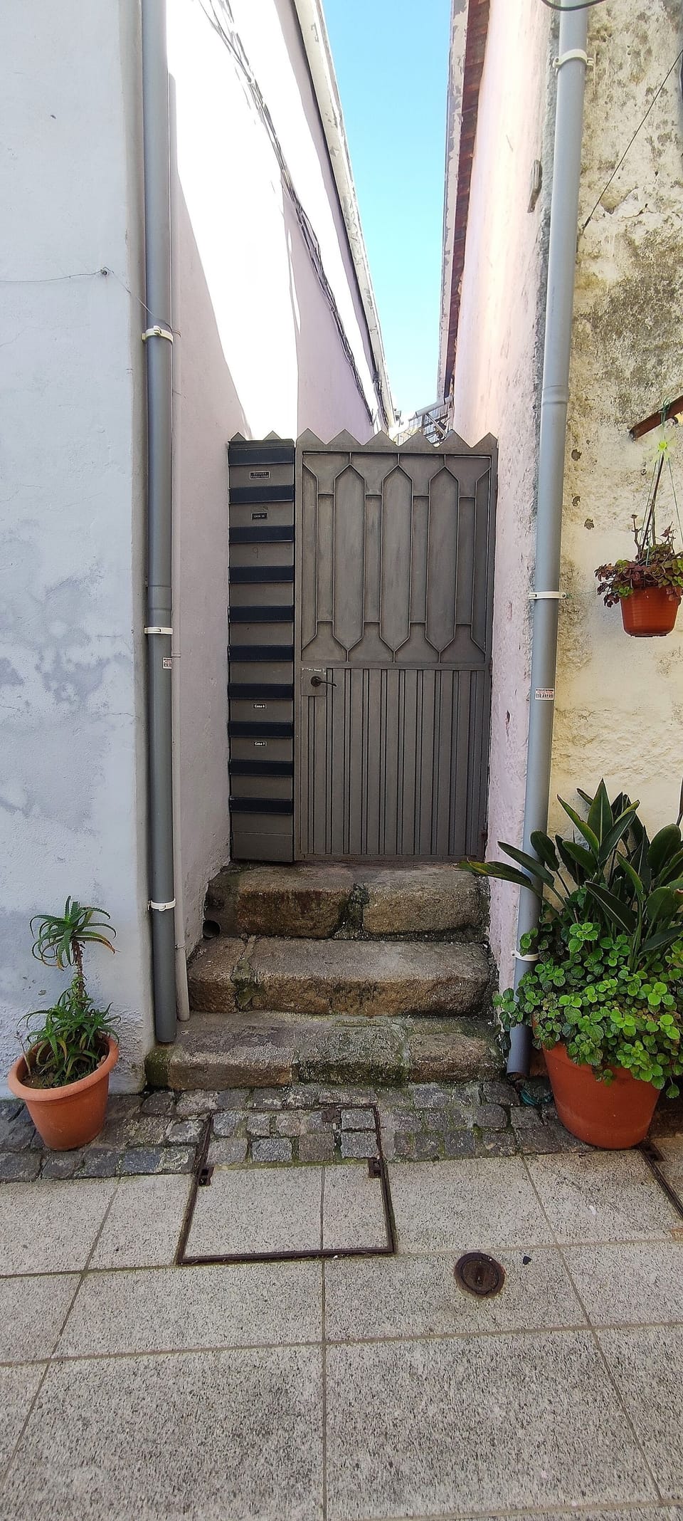 Portão exterior
Outside gate