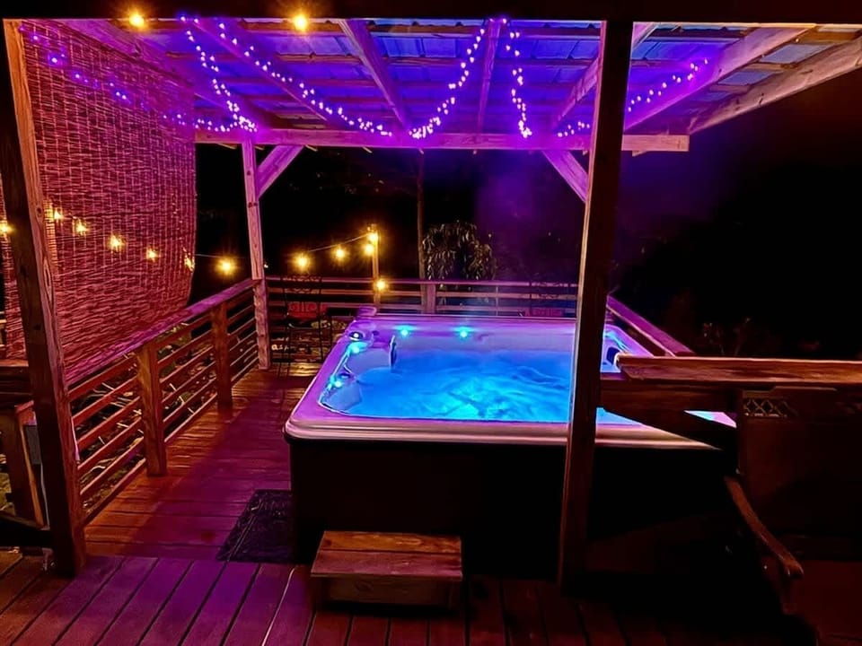 Relax in the Jacuzzi as Greenbriar Creek’s gentle sounds surround you.