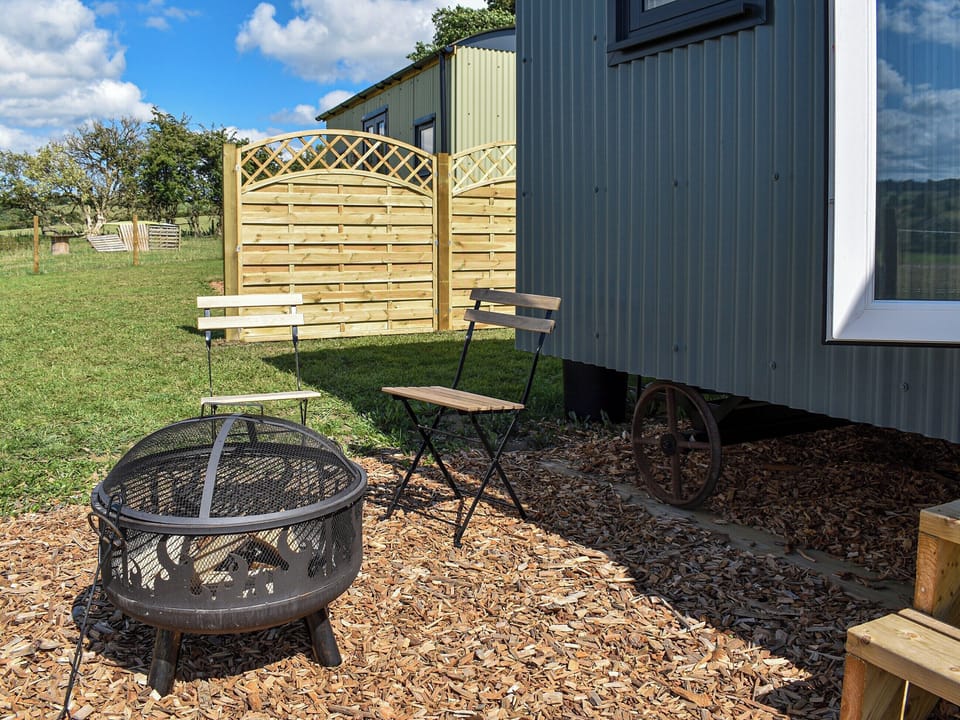 Sitting-out-area | Forget-Me-Not - Meadows Huts, Parwich, near Ashbourne