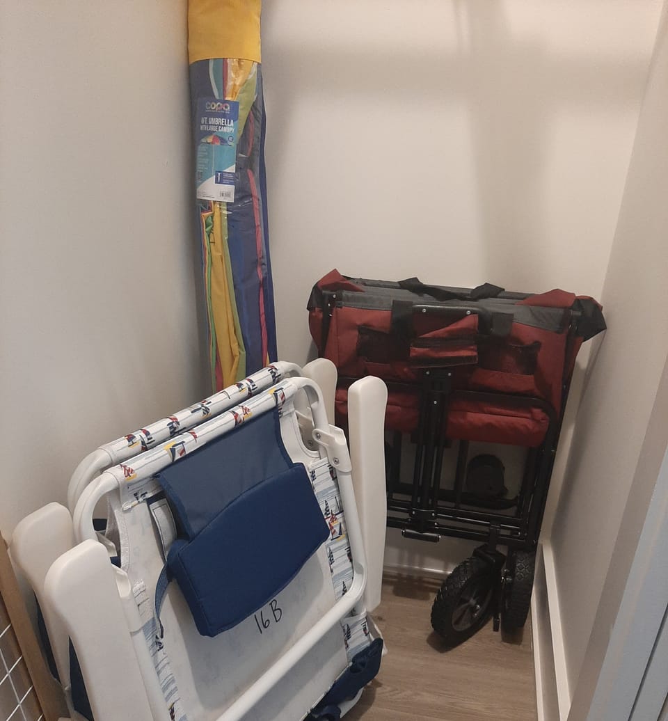 2 beach chairs, umbrella, beach cart, blanket, extra pillow
