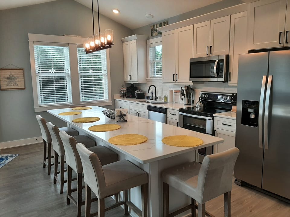 Kitchen, double ovens, dishwasher, disposal, ice/filtered water on fridge door