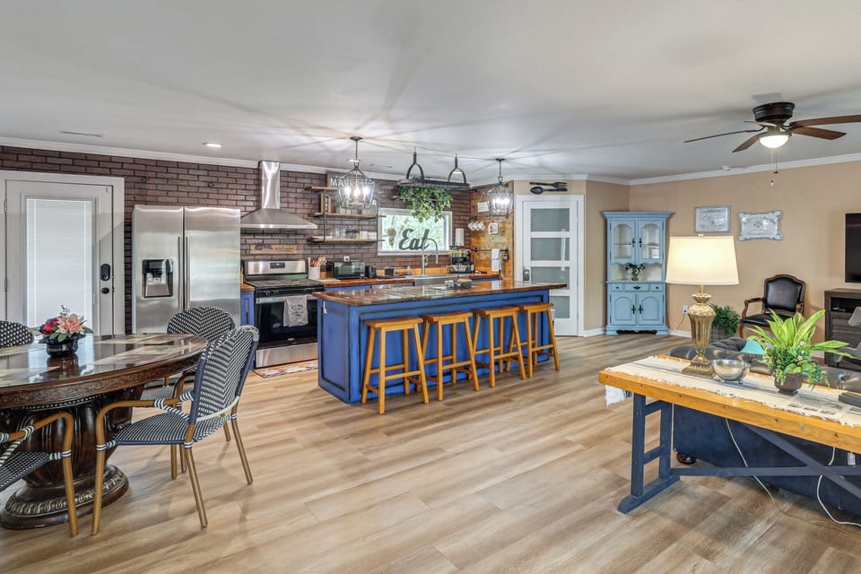 Front Entryway | Free WiFi