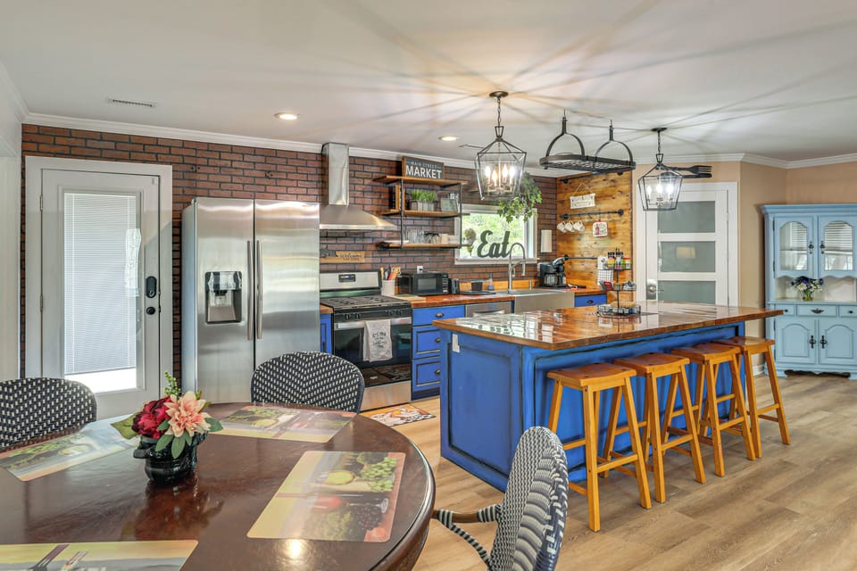 Kitchen | Fully Equipped | Blender | Crockpot
