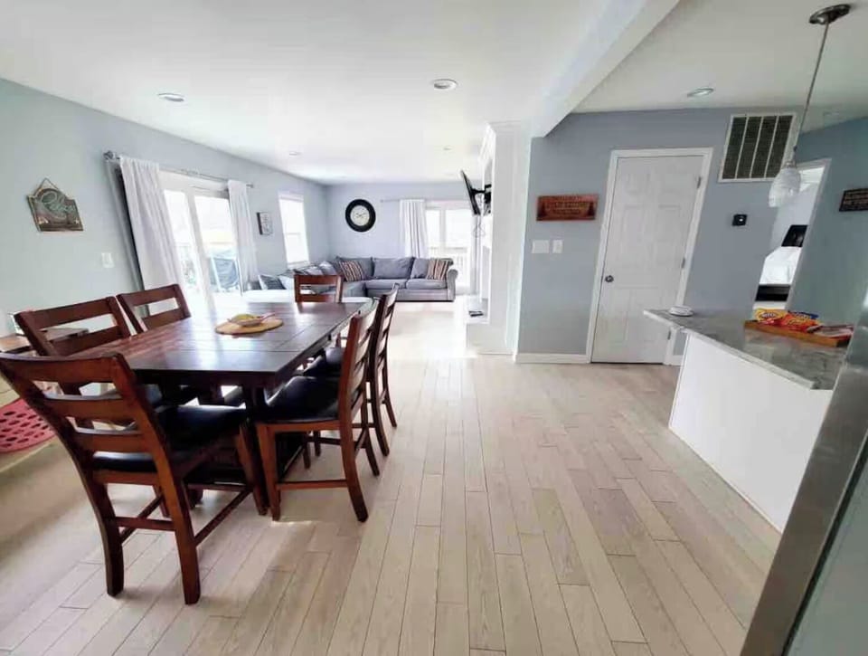 From formal feasts to casual suppers,our dinning room's the heart of hospitality