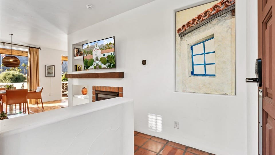 Entry Alcove