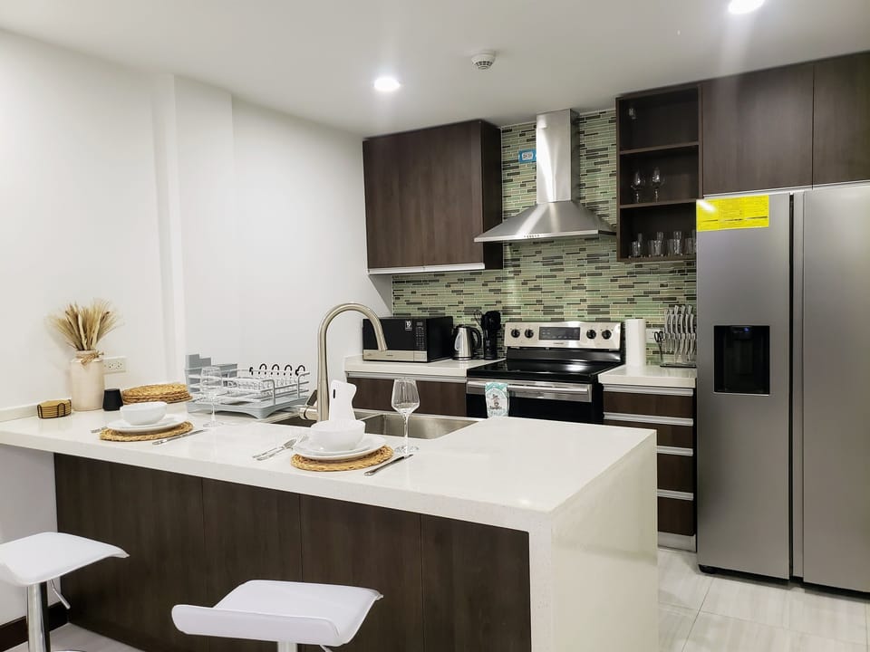 Open Concept Kitchen with Peninsula Dining