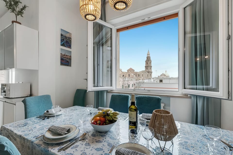 Family Apartment, Multiple Bedrooms, Refrigerator & Microwave (Casa Pepitas apt sea front Monopoli) | Dining