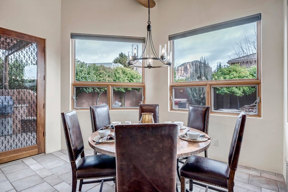 Breakfast Nook with Seating for Six
