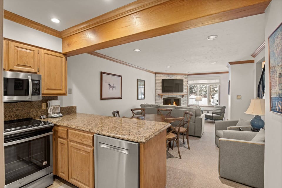 The fully equipped kitchen makes preparing a light snack or full gourmet meal a breeze.