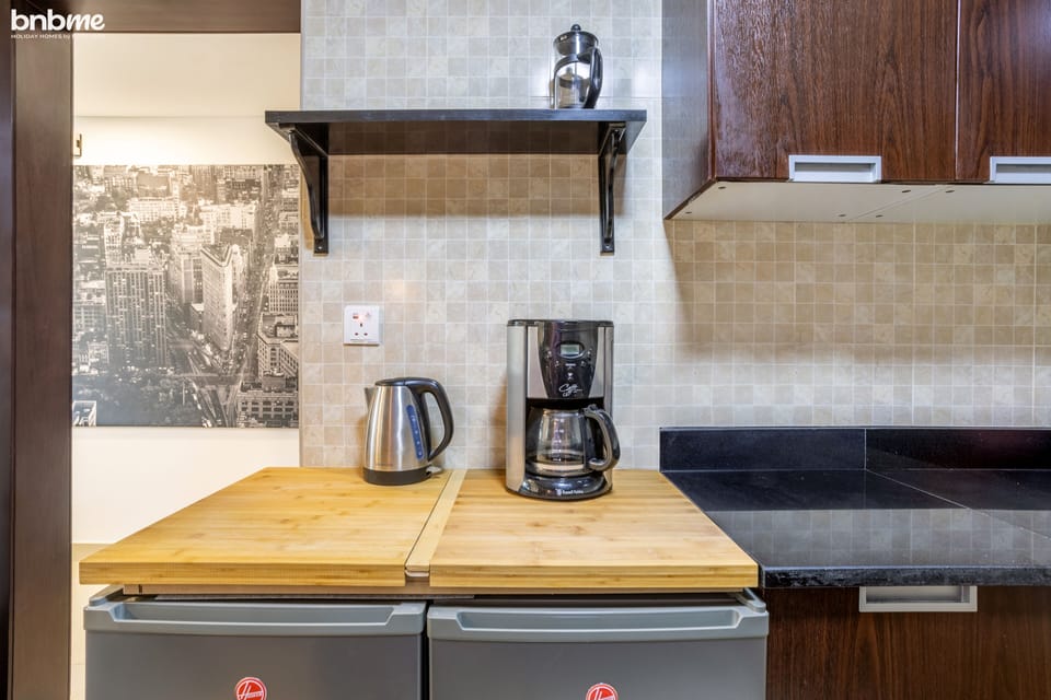Premium Apartment | Private kitchen | Fridge, microwave, oven, stovetop