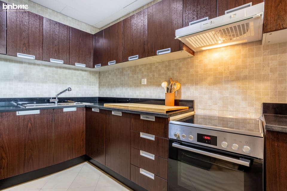 Premium Apartment | Private kitchen | Fridge, microwave, oven, stovetop