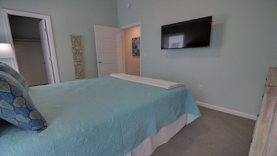Queen Bedroom with Jack and Jill Bathroom on Second Level