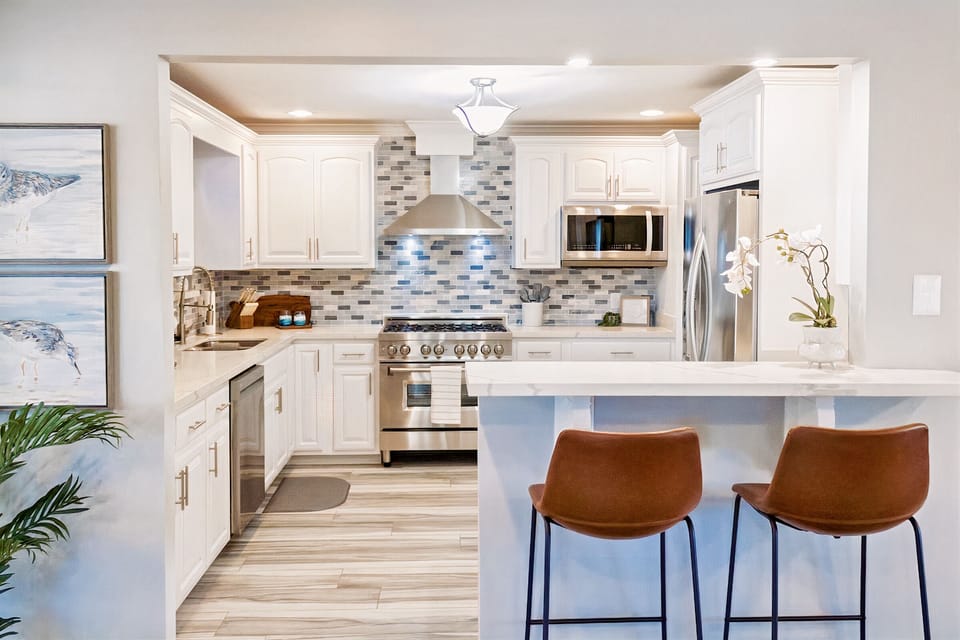 Full Spacious Kitchen - 5 min from Gulfport, MS