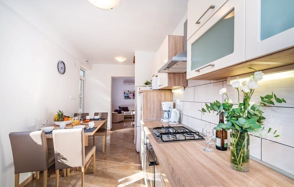 Family House, 2 Bedrooms, Terrace | In-room dining