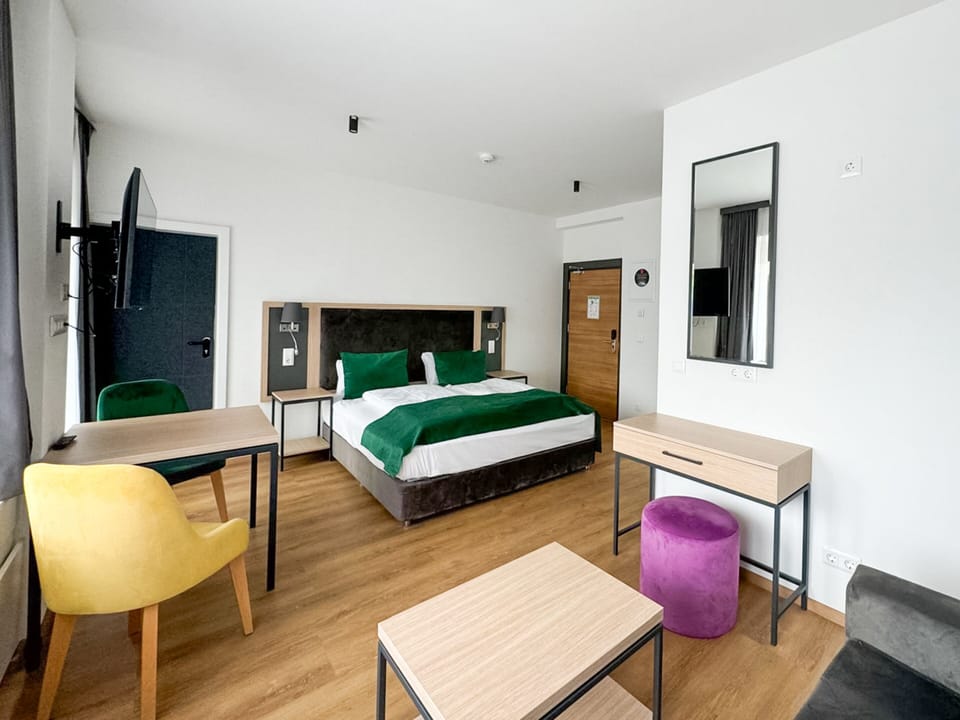 Free minibar, in-room safe, desk, soundproofing