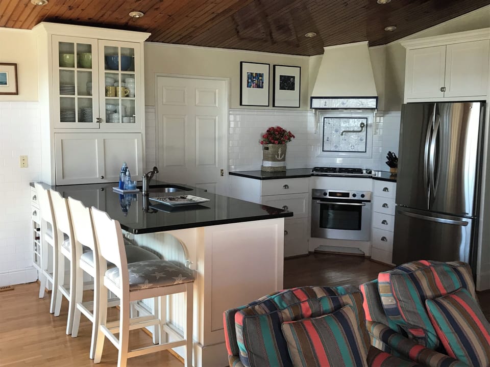 EFFICIENT KITCHEN LAYOUT