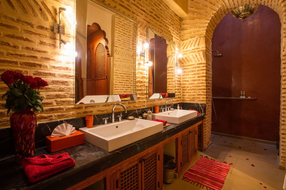 Executive Suite | Bathroom | Bathrobes, towels