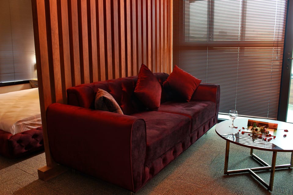 Suite | Living area | 55-cm LCD TV with cable channels, TV