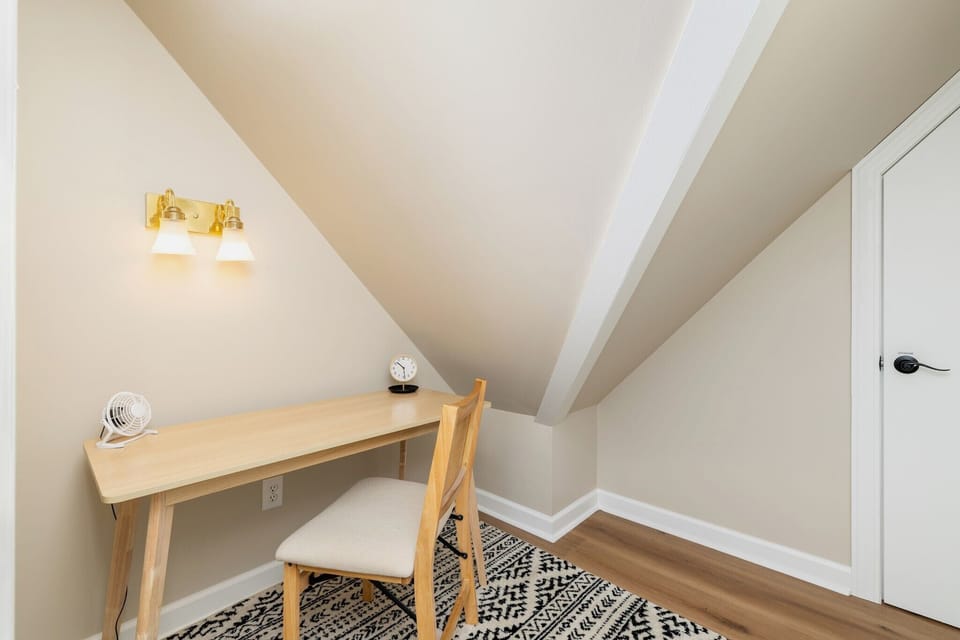 Private, Quiet Office Nook - Perfect for Focused Remote Work