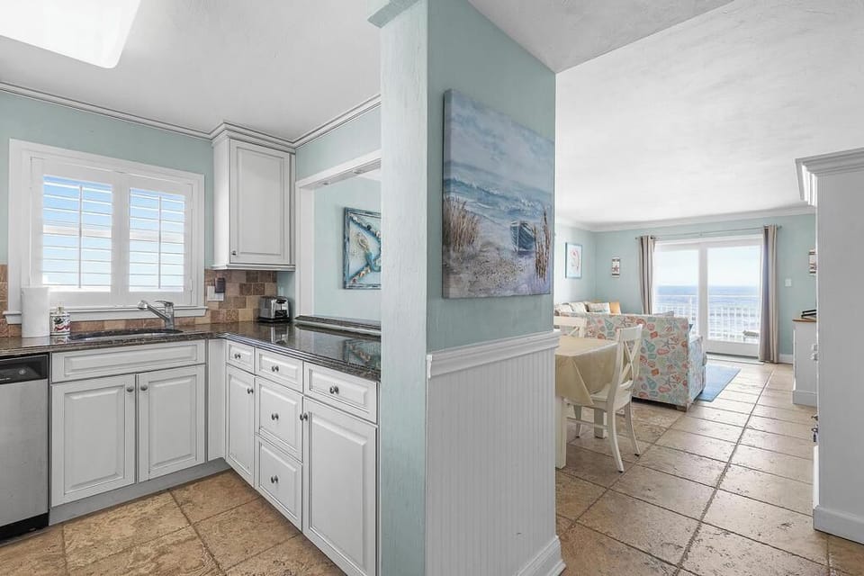 Kitchen to living
