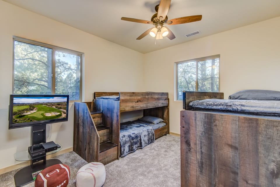 Bedroom 5 : Two Bunk Beds