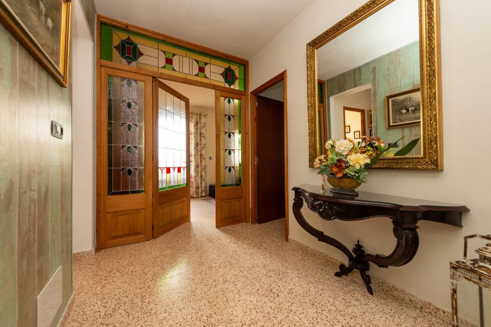 Upper floor with access to bedrooms