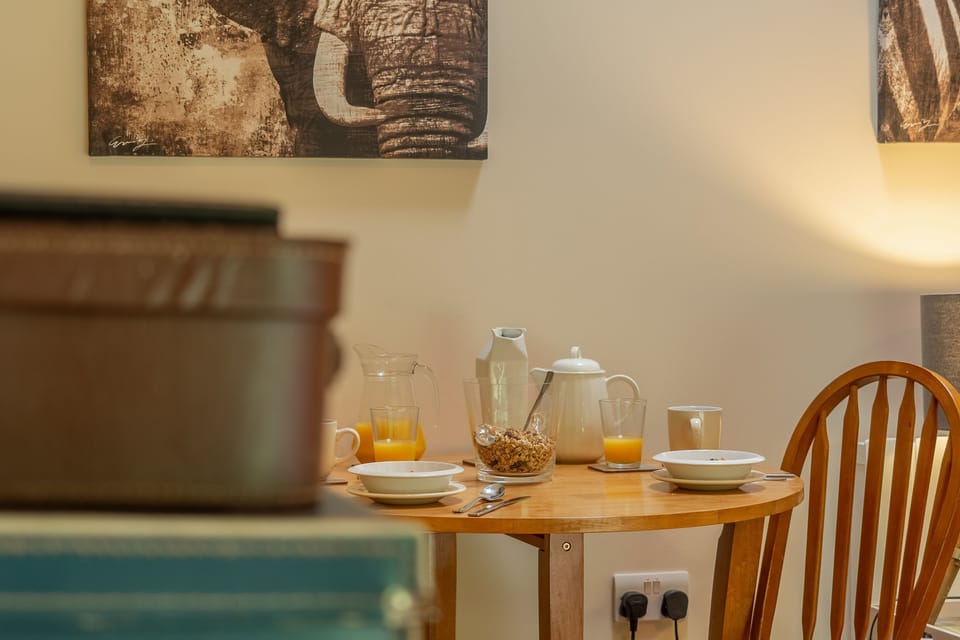 Ground floor: Dining for two