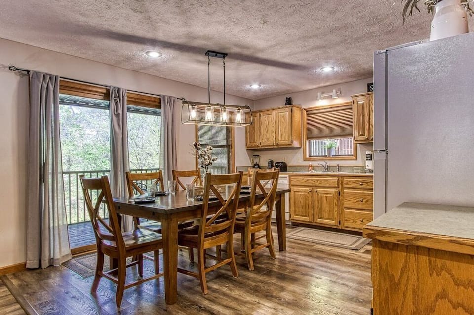 Foxes Den's inviting dining area