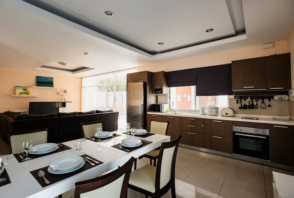 Family Villa | Microwave
