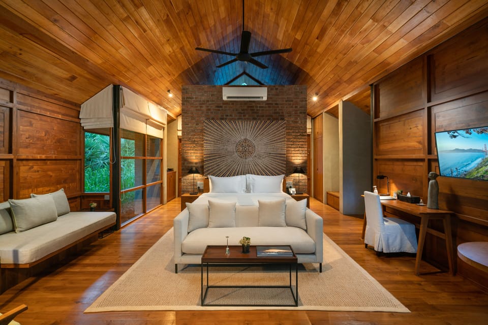 Premier Chalet | Premium bedding, minibar, in-room safe, individually decorated