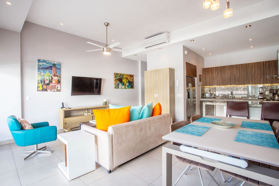 Smart TV can be watched by the lving or dining area